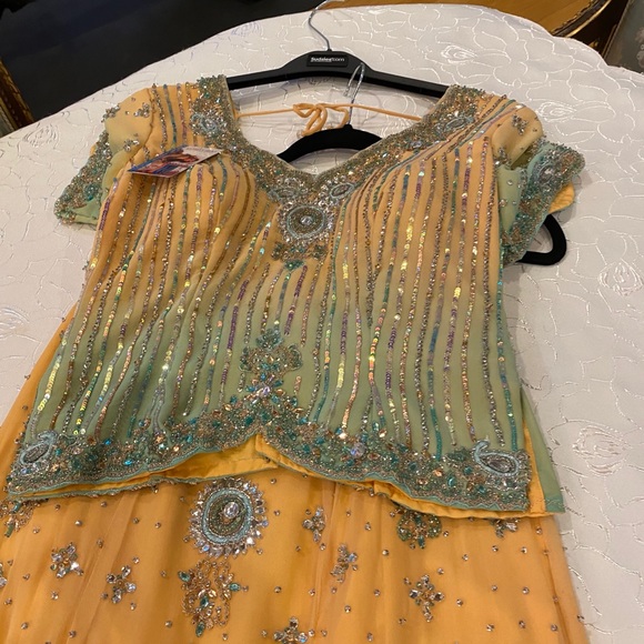 Sari dress heavily beaded - Picture 16 of 16